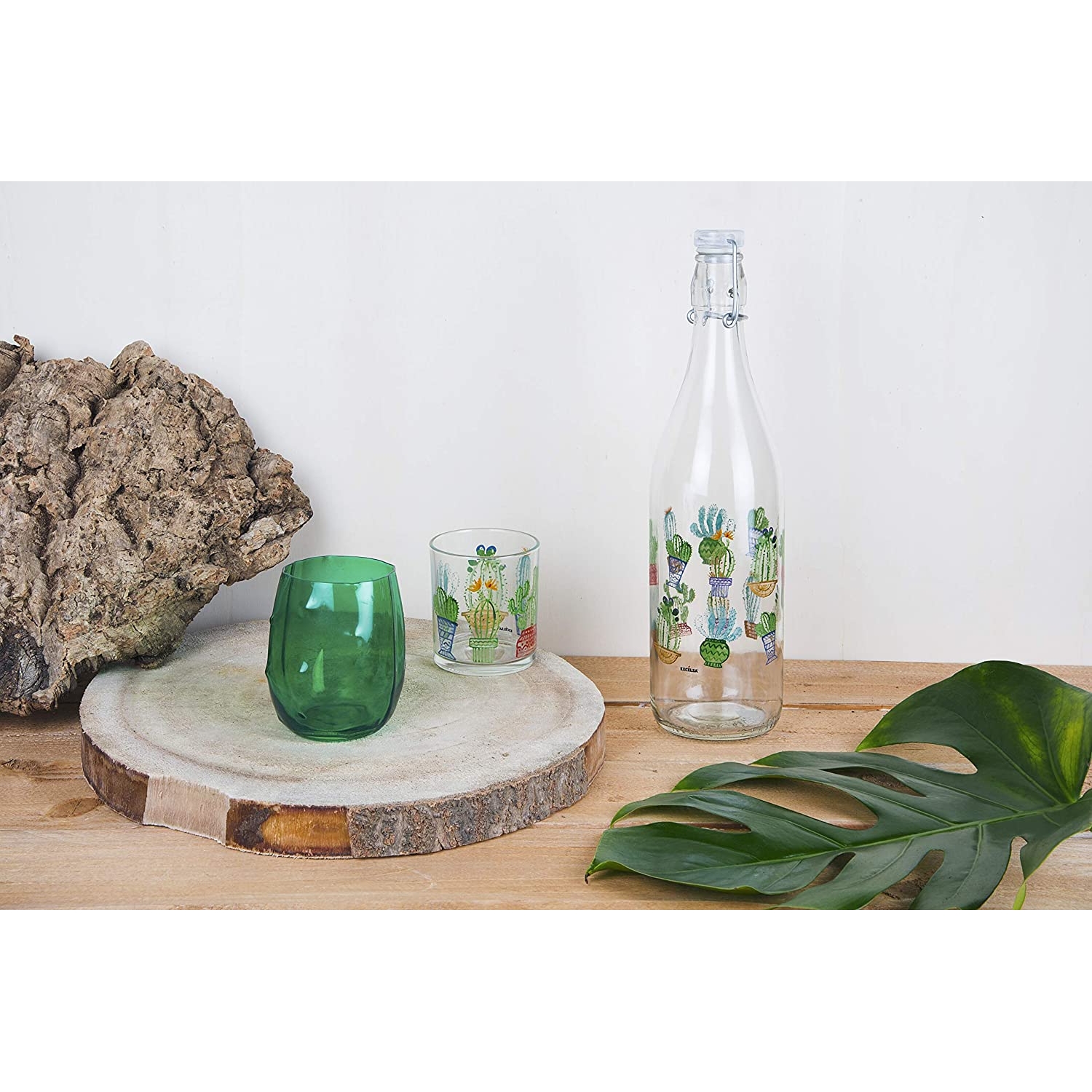 Acquista online Transparent glass decorated water bottle capacity 1 liter Excelsa